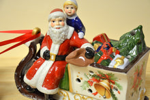 Charger l'image dans la galerie, Villeroy & Boch Christmas Toys Schlitten mit Santa NEU
