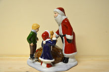 Charger l'image dans la galerie, Villeroy & Boch Christmas Toys Szene Santa mit den Kindern mit (Spieluhr ) NEU