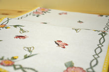 Lade das Bild in den Galerie-Viewer, Villeroy & Boch Tischläufer Gobelin Läufer New Flowers  NEU