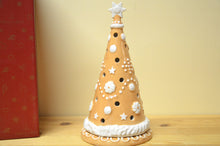 Lade das Bild in den Galerie-Viewer, Villeroy & Boch Winter Bakery Decoration Lebkuchenbaum groß NEU