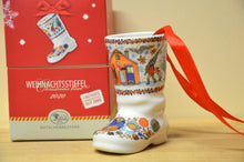Lade das Bild in den Galerie-Viewer, Hutschenreuther Weihnachtsbäckerei Anhänger Stiefel Sammelserie 2020 Neu
