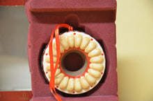 Charger l'image dans la galerie, Villeroy & Boch Winter Bakery Decoration Anhänger Back / Kuchenform NEU