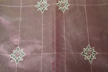 Lade das Bild in den Galerie-Viewer, Villeroy & Boch Christmas Eve Tischläufer bestickt NEU