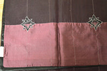 Lade das Bild in den Galerie-Viewer, Villeroy & Boch Christmas Eve Tischläufer bestickt NEU