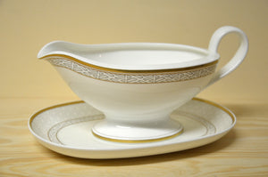 Villeroy &amp; Boch kimono gravy boat with saucer