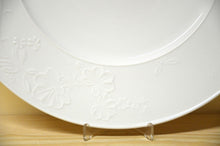 Load image into Gallery viewer, KPM field flower relief on board dinner plate
