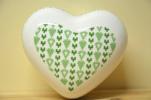 Lade das Bild in den Galerie-Viewer, Hutschenreuther Lots of dots Hearts Green Herzdose groß NEU
