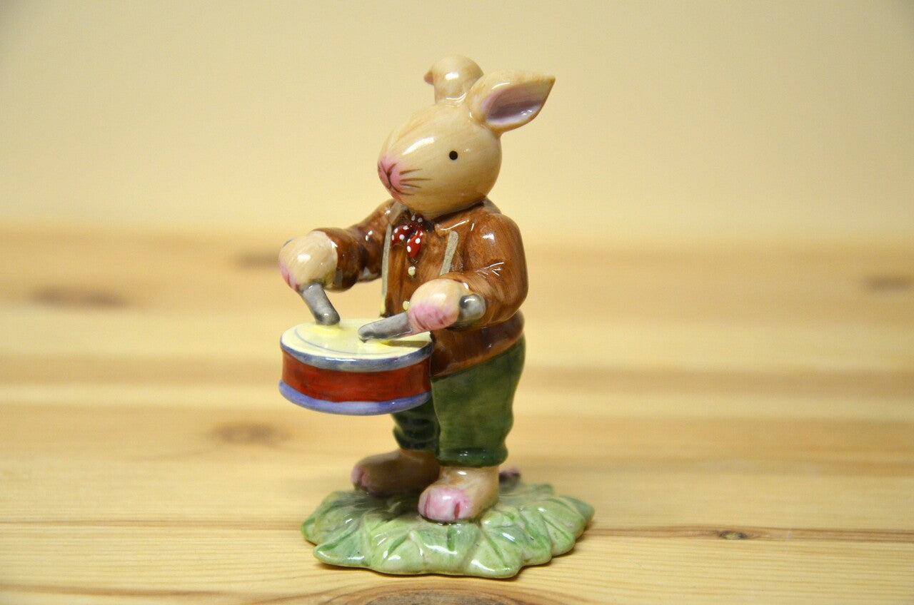 Villeroy & Boch Bunny Family Bunny boy with drum NEW