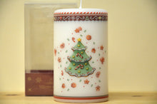 Load image into Gallery viewer, Villeroy &amp; Boch Winter Specials passend zu den Weihnachtsservice Winter bakery Kerze mit Tannenbaum NEU
