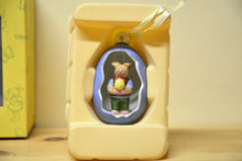Load image into Gallery viewer, Villeroy &amp; Boch Bunny Tales Ornament-Ei Max in blauem Ei NEU
