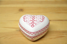 Load image into Gallery viewer, Hutschenreuther Lots of dots Hearts Green heart box large NEW
