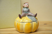 Load image into Gallery viewer, Villeroy &amp; Boch Jardin des Delices Dwarf on Pumpkin Tin NEW
