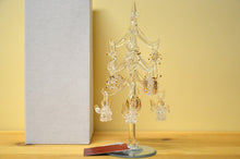 Load image into Gallery viewer, Villeroy &amp; Boch Winter Collage Accessoires Glas Baum mit Ornamenten NEU
