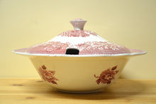 Lade das Bild in den Galerie-Viewer, Wedgwood Avon Cottege rot Ragoutschüssel mit Deckel
