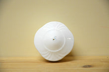 Load image into Gallery viewer, Villeroy &amp; Boch Arco weiss / weiß Salzstreuer
