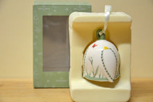Lade das Bild in den Galerie-Viewer, Villeroy &amp; Boch New Flower Bells Ornament NEU
