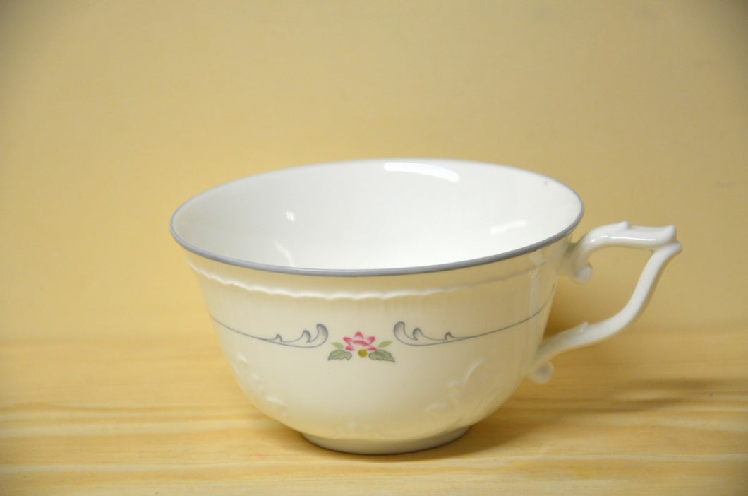 Villeroy & Boch collier teacups