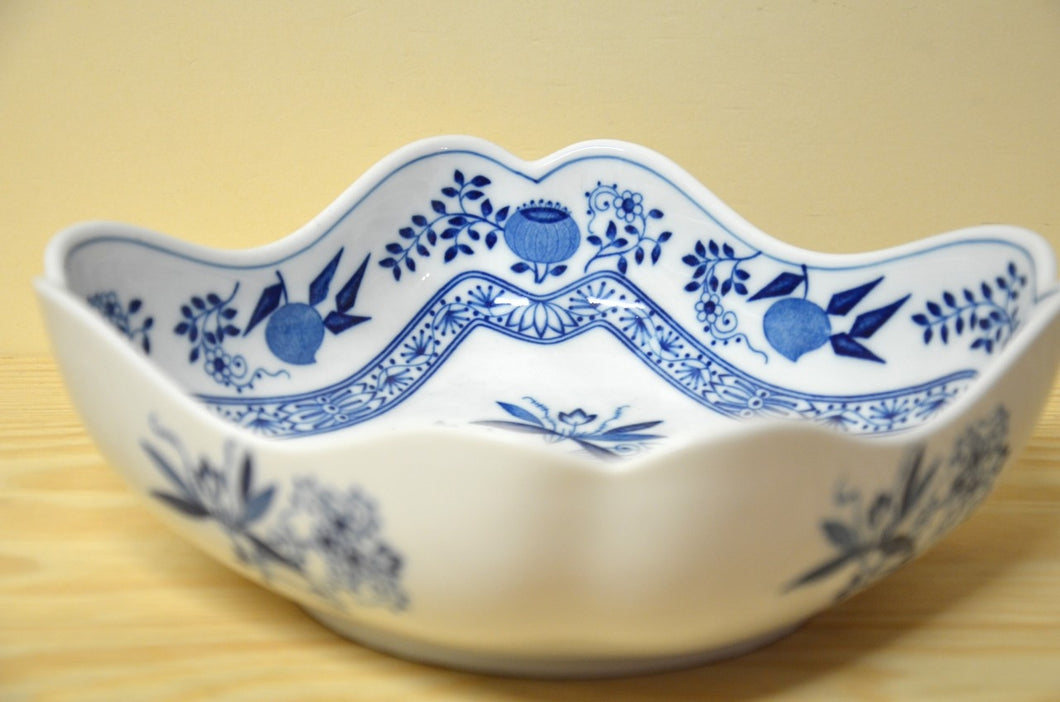 Hutschenreuther onion pattern bowl
