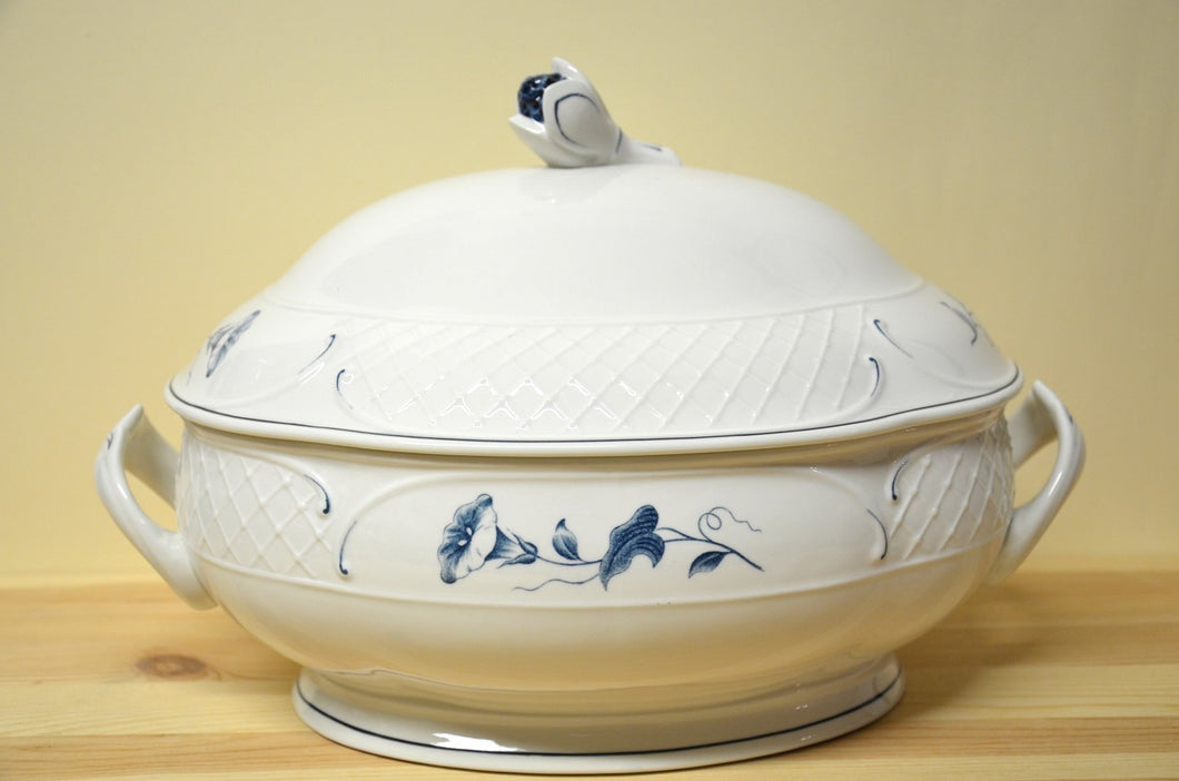 Villeroy & Boch Val bleu oval bowl with lid